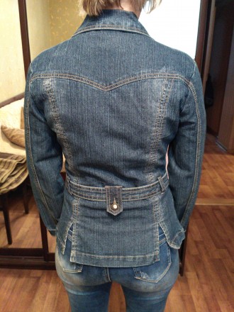 Продам джинсовую куртку-пиджак б/у.  Состояние отличное.
Размер 44(s).
Плечи 4. . фото 3