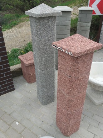 Багато хто віддає перевагу гранітно-бетонній огорожі,і це не дивно,адже саме цей. . фото 5