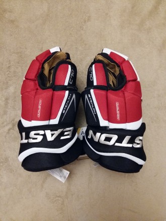 Новые хоккейные перчатки Easton Stealh C7.0. Достойный уровень защиты и комфорта. . фото 2