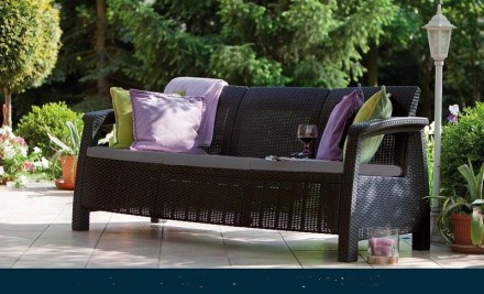 https://allibert-keter.com.ua/

Тримісний стильний диван (софа) виготовлено з . . фото 5