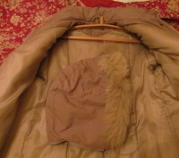 Пальто на синтепоне, носила недолго, есть капюшон, отстегивается. Достаточно теп. . фото 5