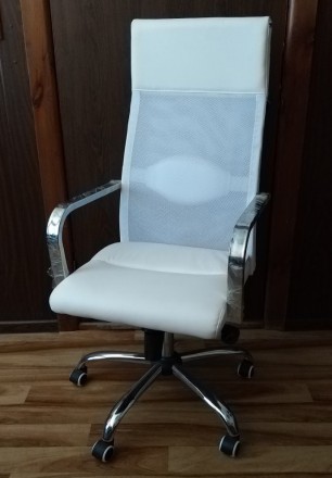 Офисное кресло с высокой спинкой, изготовленное из дышащей стеки и экокожи. Сиде. . фото 3