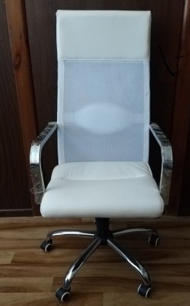 Офисное кресло с высокой спинкой, изготовленное из дышащей стеки и экокожи. Сиде. . фото 4