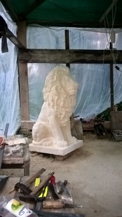 Скульптура левів з натурального каменю-вапняку.Розміра на фото-114+86+54.Можливі. . фото 4