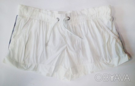 Женские спортивные шорты изготовлены из тончайшей плащевой ткани. Данная модель . . фото 1