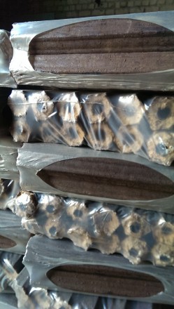 Топливные брикеты пини-кей, упакованные в термоусадочную пленку
Топливные брике. . фото 3
