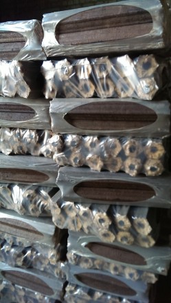 Топливные брикеты пини-кей, упакованные в термоусадочную пленку
Топливные брике. . фото 6