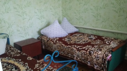 Сдам дом - 2 комнаты ( 3 кровати + диван + кресло) и кухня( газ, вода, посуда, х. Скадовск. фото 6