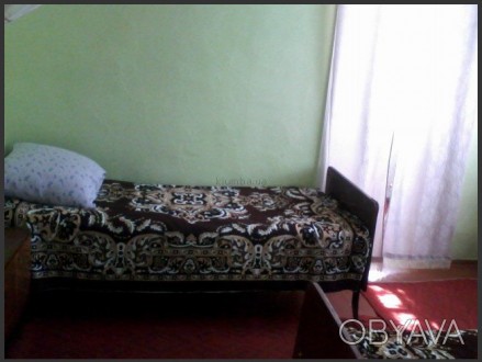 Сдам дом - 2 комнаты ( 3 кровати + диван + кресло) и кухня( газ, вода, посуда, х. Скадовск. фото 1