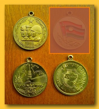 Колекціонерам - фалеристам продам старовинні іноземні нагороди:

- Медаль в па. . фото 11