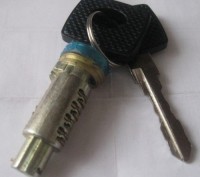 Продам вкладыш (личинку) дверного замка Mercedes Vito 638/ Sprinter/VW LT 2 с кл. . фото 3