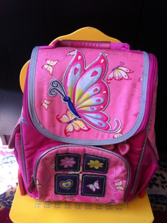 Школьный рюкзак розового цвета с 3D изображением бабочки подойдет для девочек на. . фото 3