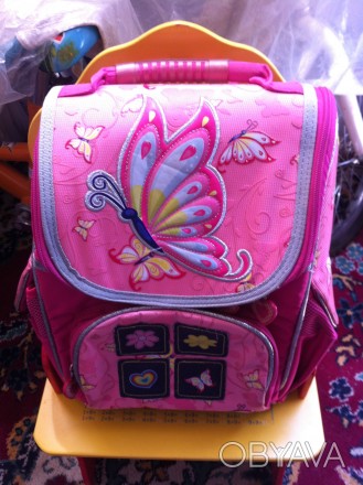 Школьный рюкзак розового цвета с 3D изображением бабочки подойдет для девочек на. . фото 1