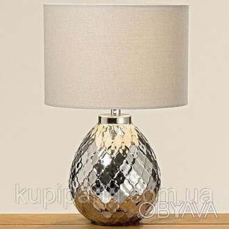 Красивая и оригинальная лампа Kitzbuhel с серебристой стойкой и бежевым абажуром. . фото 1