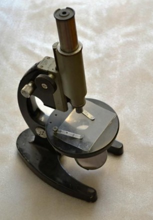 Продам лабораторный микроскоп Хорошее состояние. три окуляра х20,15, 7
Очень уд. . фото 5