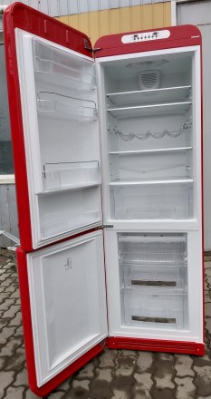 Ексклюзивный холодильник в ретро стиле Смег Smeg FAB32LRN1 Красный А++
Доставка. . фото 4