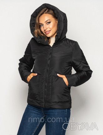 Женская демисезонная куртка с капюшоном. Застегивается на молнию, спереди удобны. . фото 1