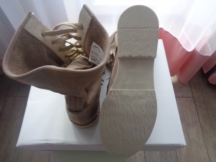 Демисезонные кожаные ботинки из Польши.
Характеристика:
Вид обуви: ботинки
Бр. . фото 5
