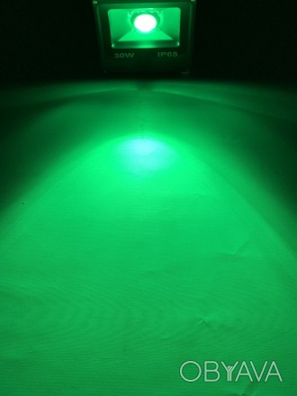 Корпус линзованного led прожектора зеленого свечения изготовлен из прочного алюм. . фото 1