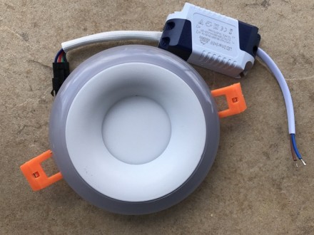 Светодиодный декоративный светильник RIGHT HAUSEN Rim 3+3W 4000K (белая подсветк. Михайловка. фото 1 Светодиодный декоративный светильник RIGHT HAUSEN Rim 3+3W 4000K (белая подсветк. Михайловка. фото 1