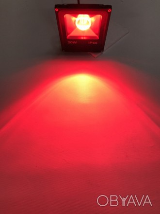 Корпус линзованного led прожектора красного свечения изготовлен из прочного алюм. . фото 1