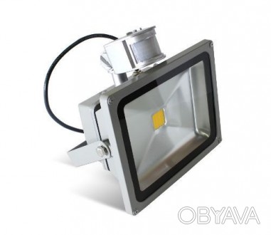 Светодиодный прожектор с датчиком движения предназначен для наружного освещения.. . фото 1