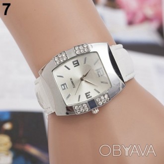 Классические женские часы известного бренда Geneva, с кварцевым механизмом, цифе. . фото 1