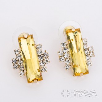 Серьги женские пуссеты с желтыми камнями и мелкими кристаллами , изготовлены из . . фото 1