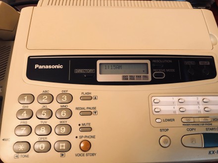 Продаю полностью рабочий и исправный факс Panasonic KX-F550 + факс-бумага.

В . . фото 3