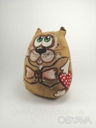Кот во фраке с подарком Сердечко -Текстильная ароматная игрушка, сшитая из хлопк. . фото 1