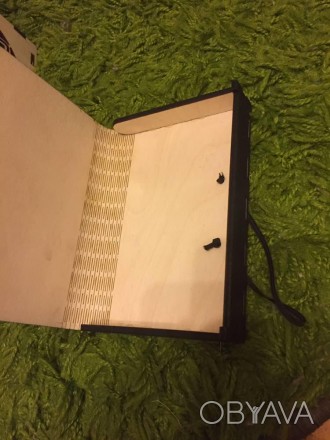 Подарочная коробочка в форме книги на застежке, подойдет для упаковки небольших . . фото 1
