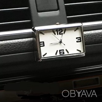 Стильные часы для салона автомобиля (белый циферблат, цифры - хром)