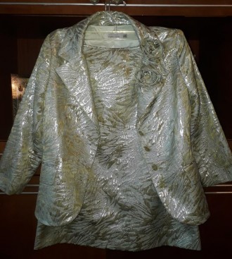 Указан размер 4 (думаю будет на 38-40)
Юбка и пиджак на подкладке, сзади неболь. . фото 2