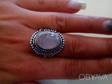 Предлагаем Вам купить кольцо с натуральным камнем розовый кварц. Размер 18,75.
К. . фото 1