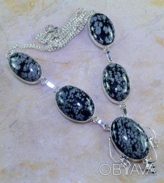 Предлагаем Вам купить яркое ожерелье с натуральным камнем снежный обсидиан в сер. . фото 1