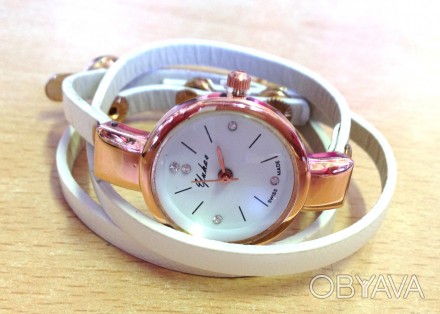Красивые женские часы, украшены золотистыми пластинами, диаметр циферблата 2 см,. . фото 1
