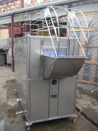Данная машина предназначена для мытья и ополаскивания многооборотной тары (пласт. . фото 4