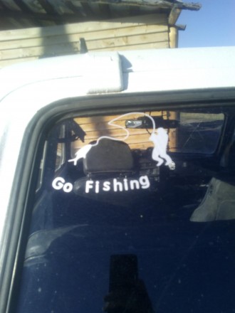 Наклейки на авто на тему рыбалки показывает другим участникам движения что за ру. . фото 8