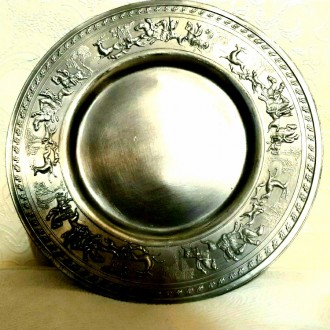 Настенная оловянная тарелка панно Охота, Германия художественное литье. На тарел. . фото 2