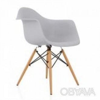 Крісло з пластиковим сидінням, матеріал поліпропилен, ніжки виготовлені з дерева. . фото 1
