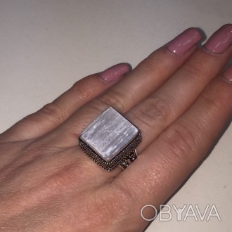 Предлагаем Вам купить превосходное кольцо с натуральным камнем селенит в серебре. . фото 1