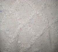 Продам женскую вязаную бело-бежевую кофточку с цветной ниткой. Размер S-M. Сзади. . фото 4