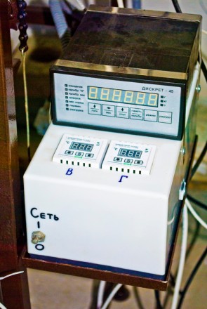 Упаковочный полуавтомат для сыпучих продуктов с весовым электронным дозатором дл. . фото 4