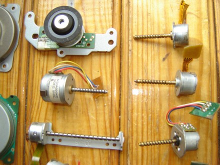 16 шт. шаговых электродвигателей от флоппи дисководов 3,5 дюйма и CD приводов, б. . фото 5