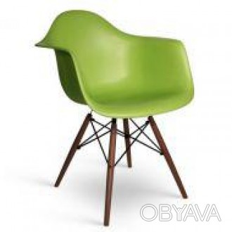 Кресло из монолитного пластика, цвет зеленый, ножки деревянные, светлые, цвет бу. . фото 1