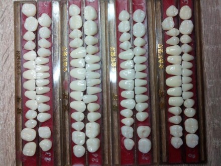 Наиболее распространенные размеры и цвета гарнитуры зубов для изготовления зубны. . фото 2
