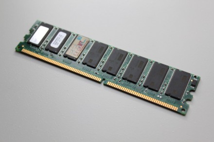 Оперативная память (ОЗУ) SpecTek DDR 256MB PC2700 (P32M648HHC-6A)

SpecTek P32. . фото 4