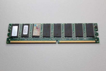 Оперативная память (ОЗУ) SpecTek DDR 256MB PC2700 (P32M648HHC-6A)

SpecTek P32. . фото 3