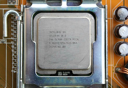 Процессор Intel® Celeron D 3.06GHZ (SL9BR) + Кулер Intel® E33681-001

. . фото 6