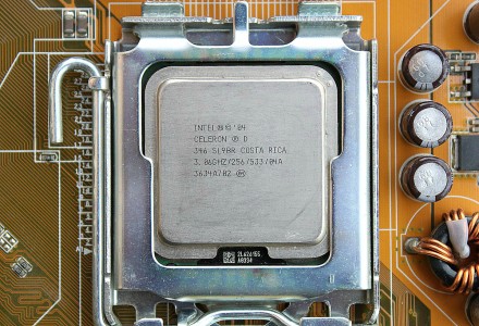 Процессор Intel® Celeron D 3.06GHZ (SL9BR) + Кулер Intel® E33681-001

. . фото 4